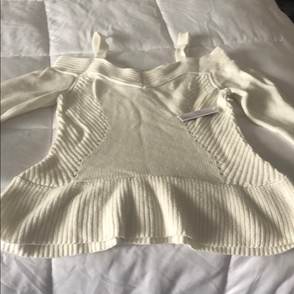 Chelsea 28 cream sweater NWT